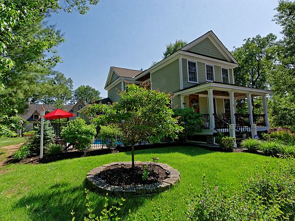 3rd image of 11 Aurora Ave