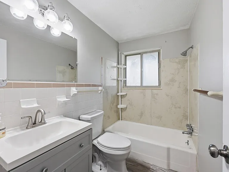 1759 Lonsdale Rd #B — Photo 14