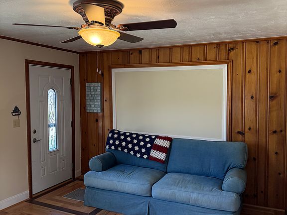 3rd image of 1856 Elm Dr