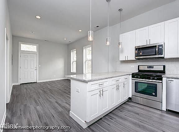 5th image of 1462 W Erie St #2R