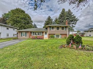 23 Sandstone Dr, Rochester, NY 14616