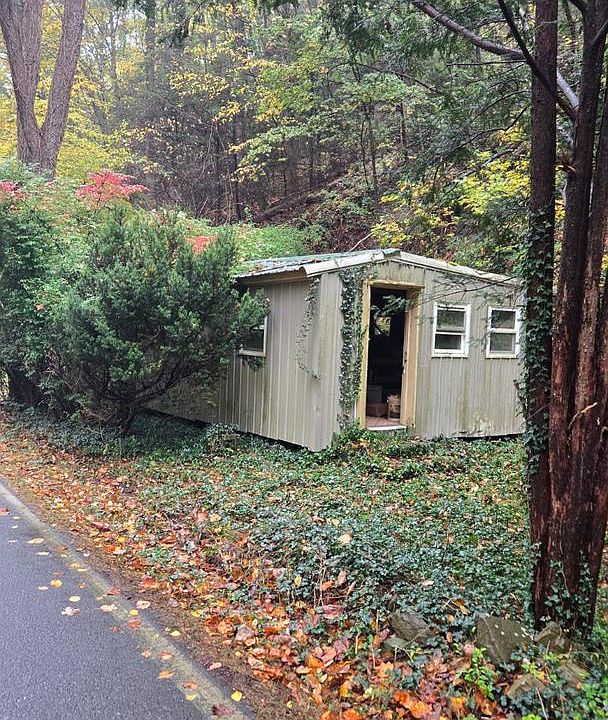 1st image of 255 Lambs Gap Rd
