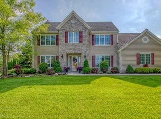 905 River Reserve Dr, Hartland, WI 53029