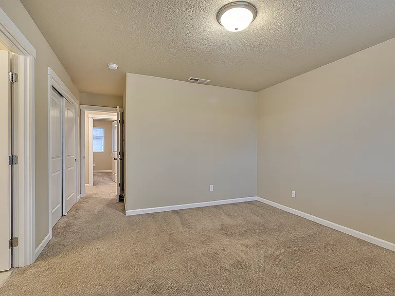 1056 N Davis St — Photo 12