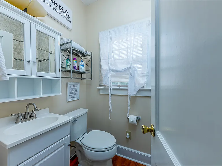 222 Metcalf St — Photo 13