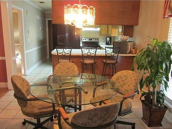 Great Room with vaulted Ceiling