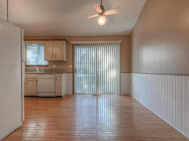 Kitchen/Dining area