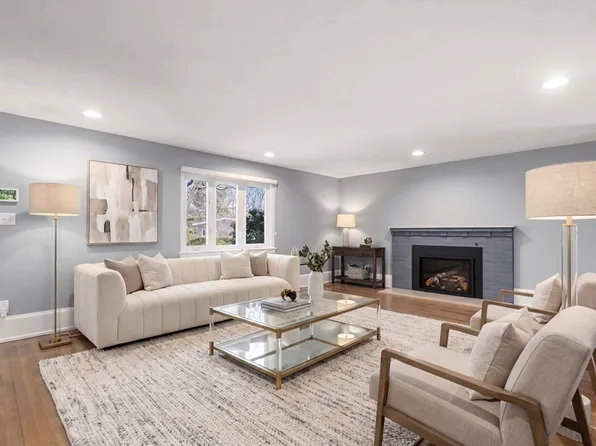 41 Juniper Ln, Newton, MA 02459