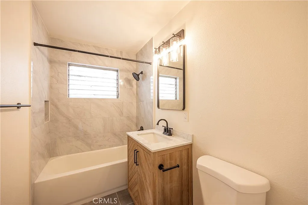 1 bed, 744 sqft, $1,890 — Photo 2