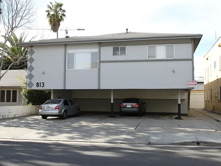813 Westmount Dr — Photo 1