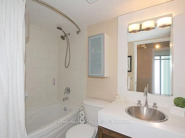 81 Navy Wharf Ct #3302 — Photo 8