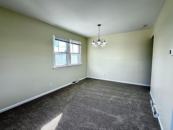 4th image of 19904 Crescent Ave