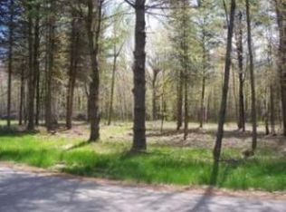 Edwards Ave, Marinette, WI 54143