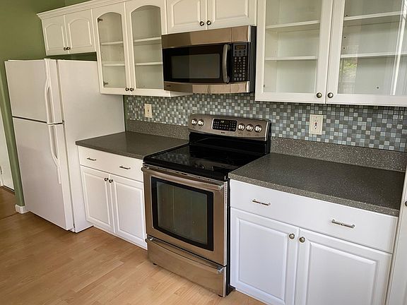 Nice clean and large Kitchen
