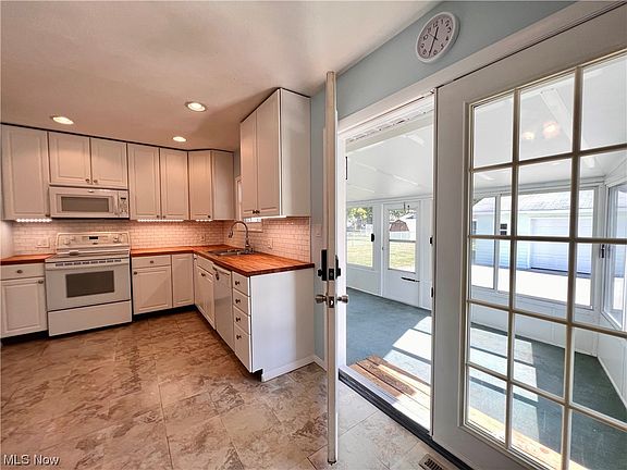 4th image of 379 Saint Lawrence Blvd