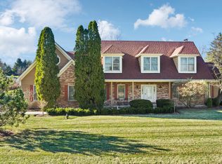 17 Cambridge Dr, Hawthorn Woods, IL 60047