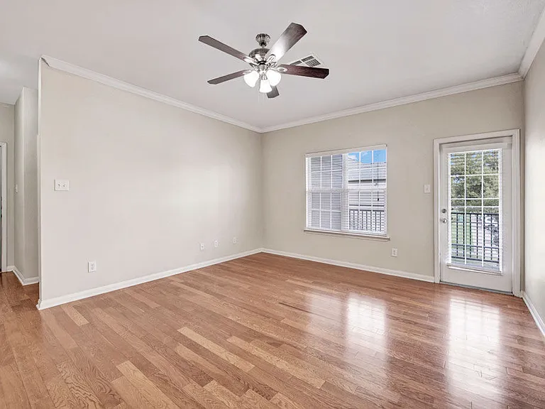 Riviera Apartments — Photo 22