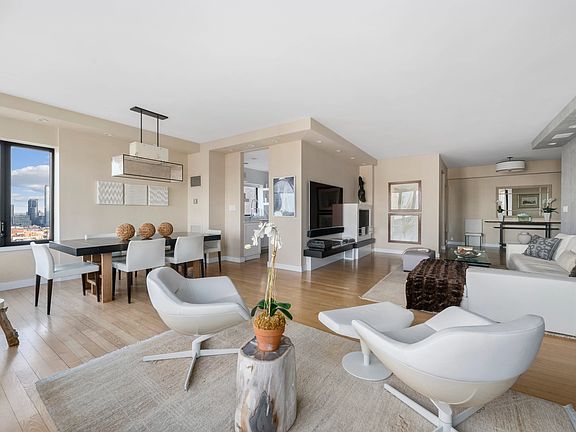2nd image of 425 E 58th St APT 27B