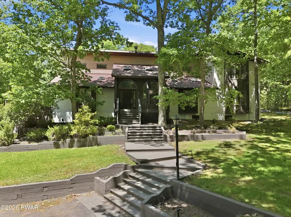 111 Westbrook Ct, Tafton, PA 18464