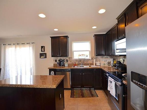3rd image of 518 Rock Island Way