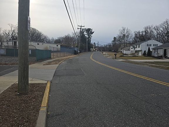 4th image of 150 Whitman Dr