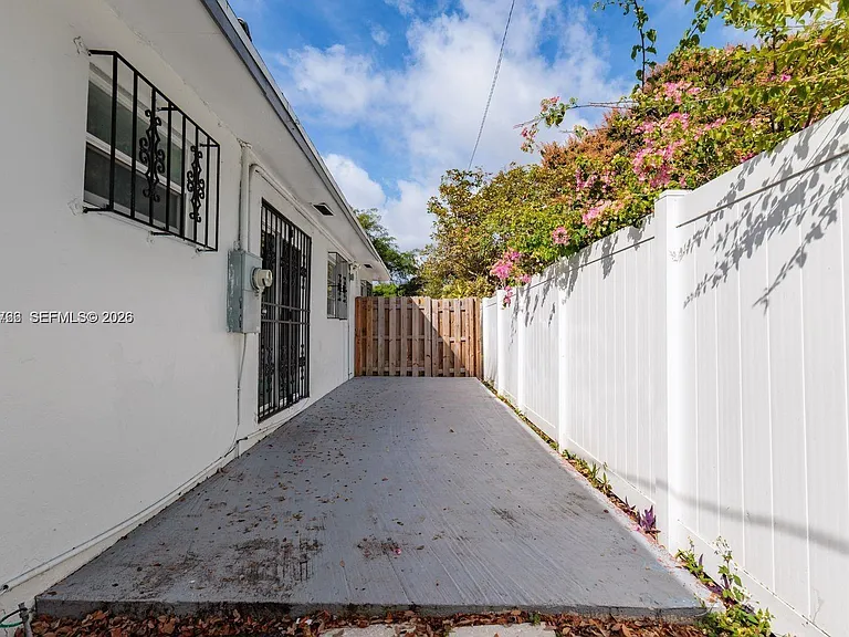 1301 NE 153rd St — Photo 16