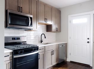 2533 Hartrey Ave APT 3, Evanston, IL 60201