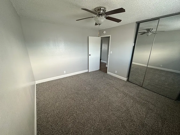Villa Grove Apartments — Photo 19