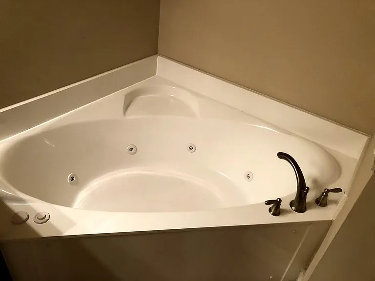 3705 Lambert Ln NE — Photo 10