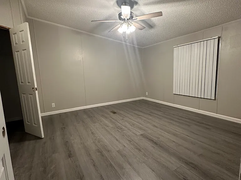 209 Hickory Nut Dr — Photo 5