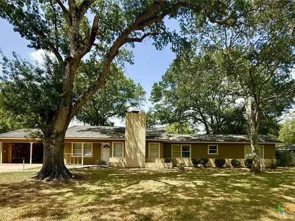 308 Louise St, Edna, TX 77957