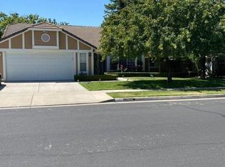 242 W Goshen Ave, Clovis, CA 93611