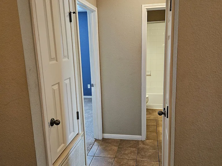 11208 Friendship Dr — Photo 16