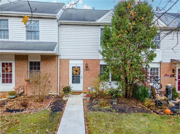 160 Meadowview Dr, Canonsburg, PA 15317