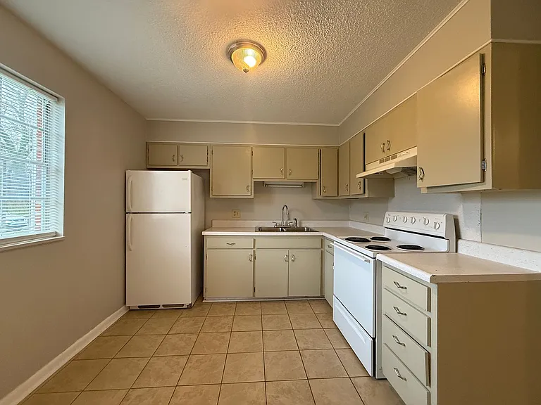 206 Pinecrest Dr — Photo 8
