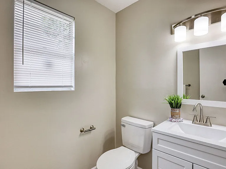 726 Fleming Rd — Photo 16