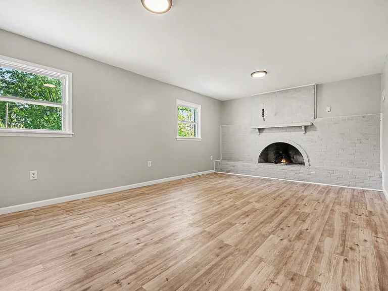 5439 Kerry Ln — Photo 18