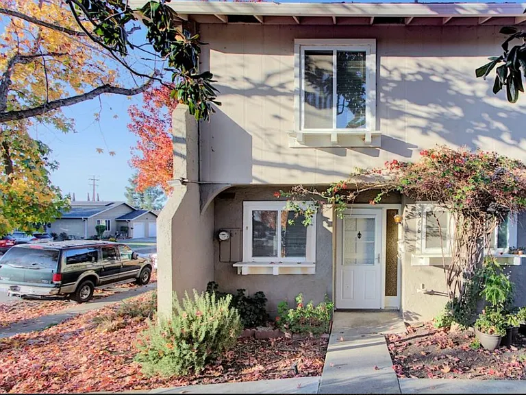 366 Lynn Ave — Photo 6