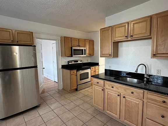 3rd image of 356 Chestnut St Floor 3
