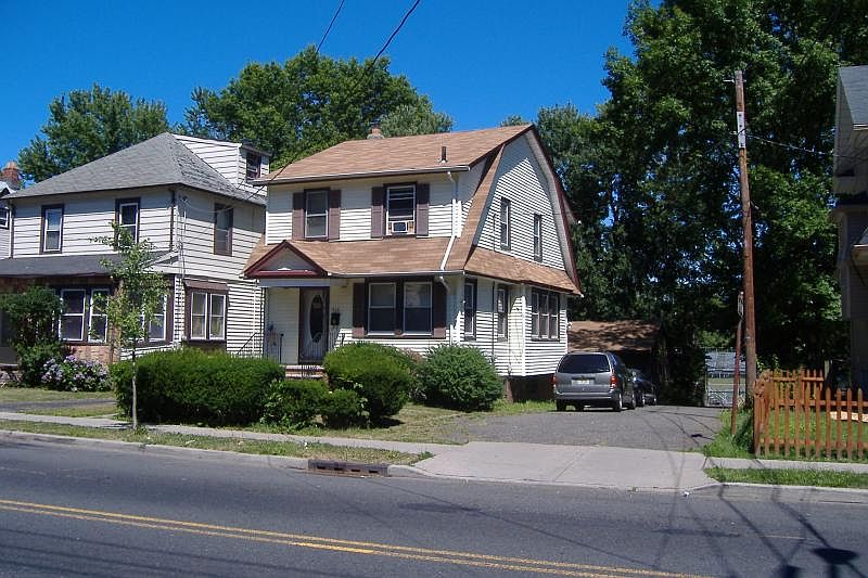 1st image of 478 Stuyvesant Ave