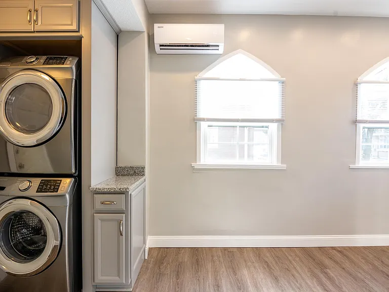 535 W Berry St #2 — Photo 7