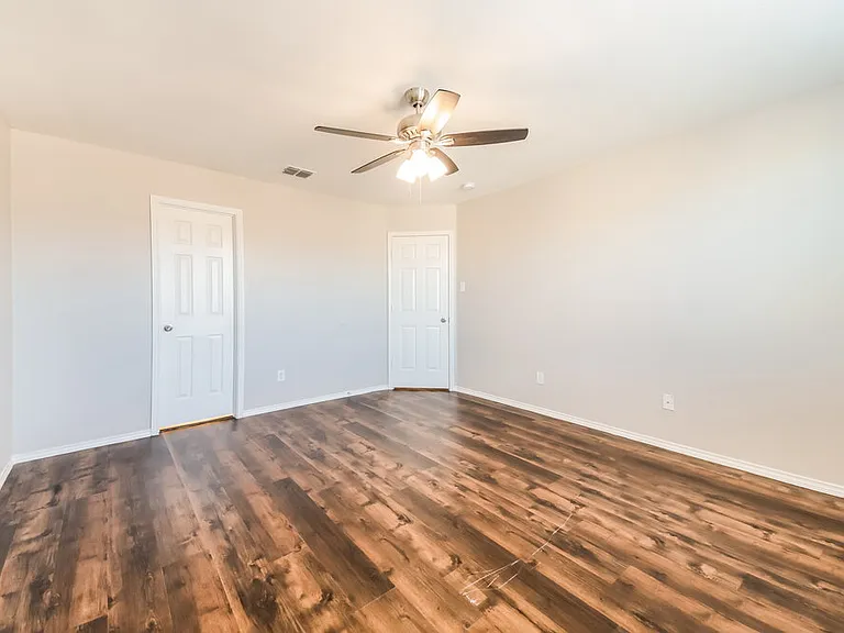1412 Laurel Ln — Photo 11
