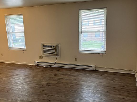 5th image of 833 Continental Ct #4