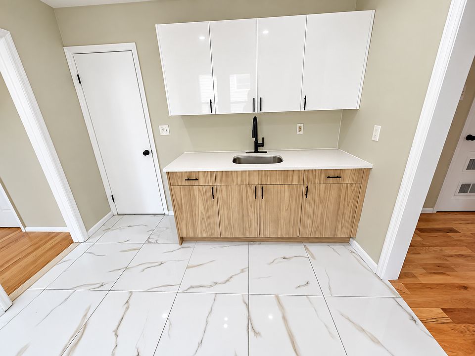 1st image of 307 W Runyon St Floor 2