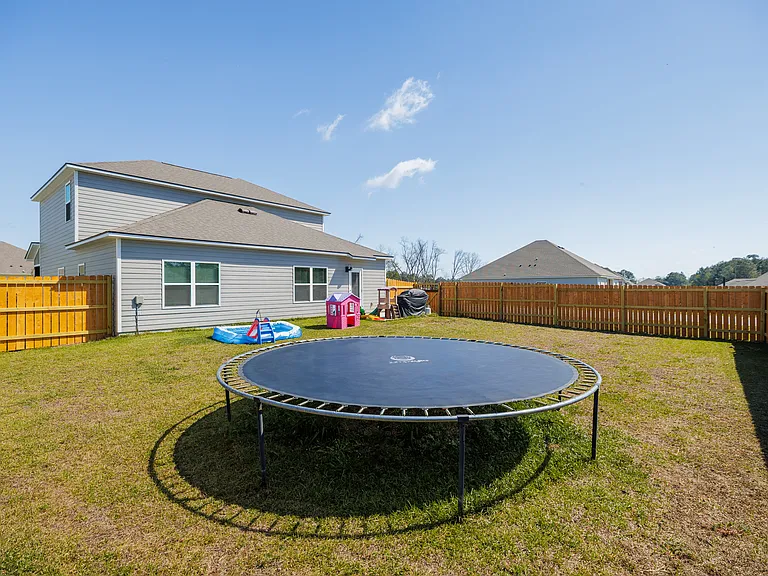 2082 Tottenham Dr — Photo 2