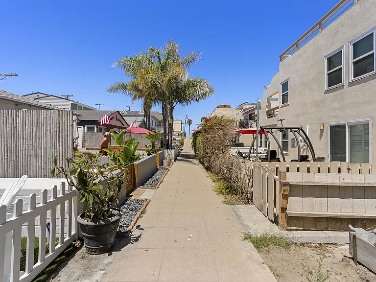 748 Isthmus Ct — Photo 7