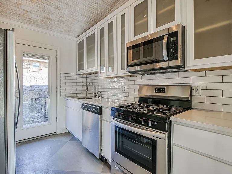 1606 N Stanton St #10 — Photo 1