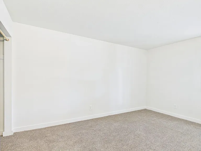 Forest Square Apartments — Photo 26