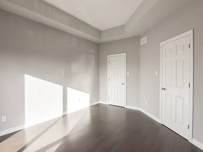 320 Lake Ave E — Photo 14