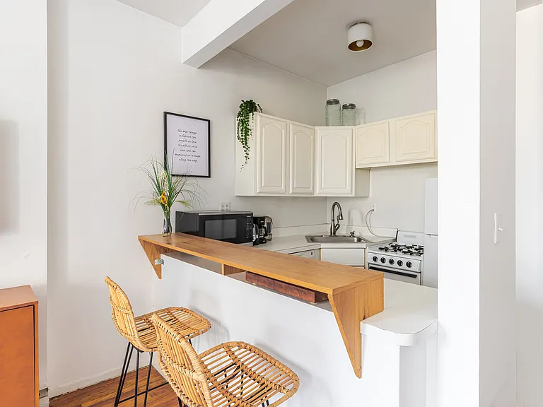 765 Washington St #2W — Photo 9
